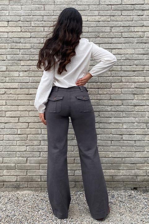 Hose mit festem Knopfdetail, Pattentasche und geradem Bein