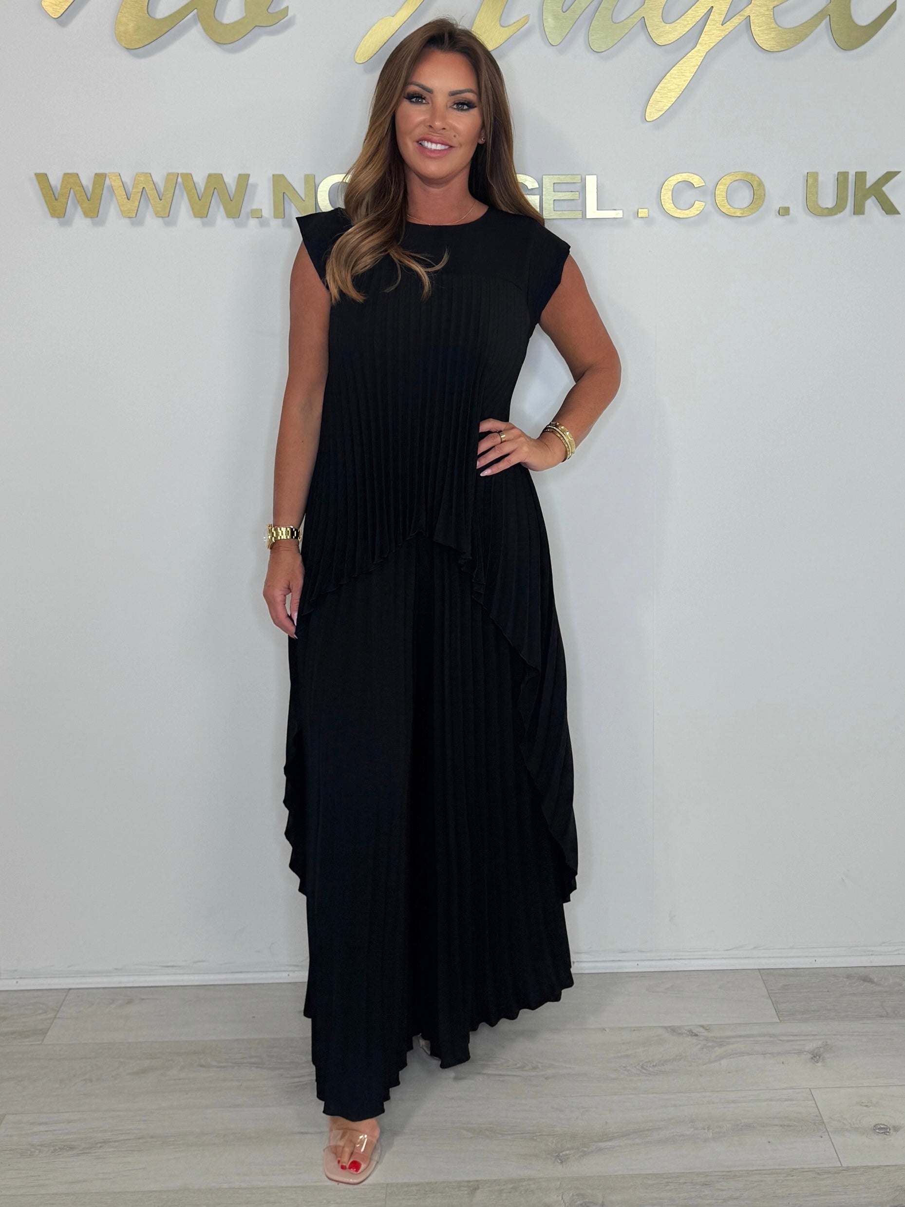 Pleated Two-Piece Set – High-Low Top & Wide-Leg Trousers Casual Outfit