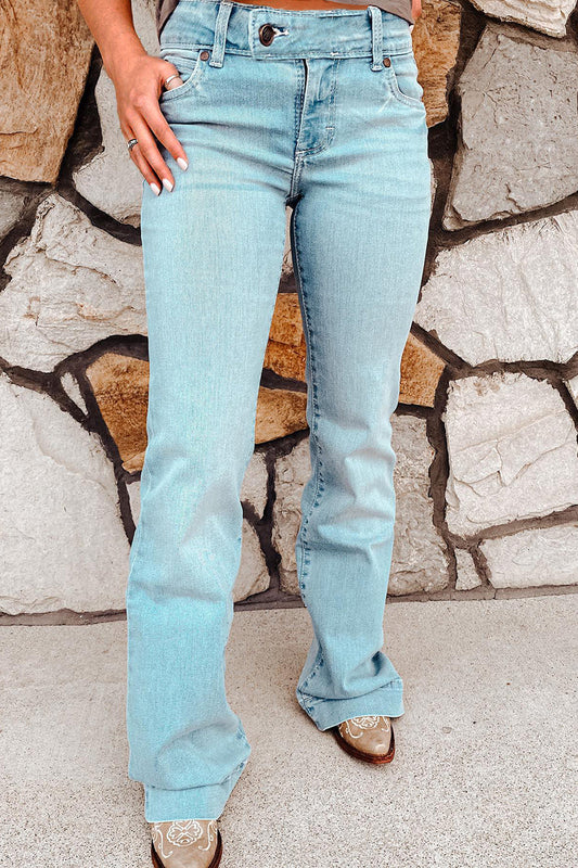 Klassische Low-Rise Schlagjeans